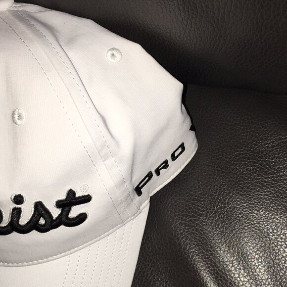 NWOT New Titleist Tour White Poly/Spandex Performance FJ ProV1 Golf Hat Cap Wash - Picture 6 of 8